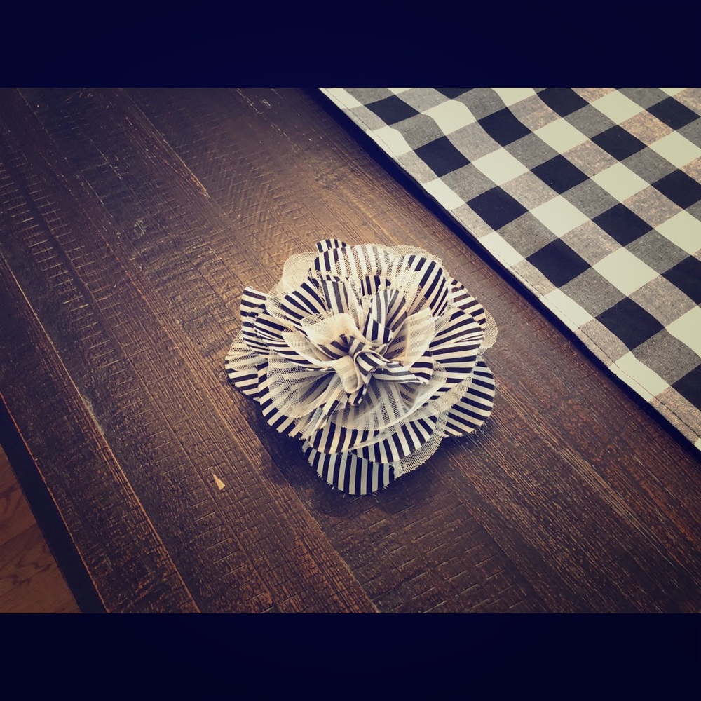Chico’s Black & White Flower Pin